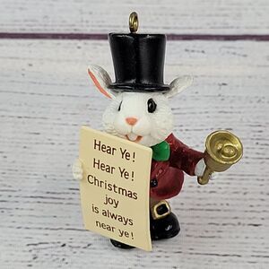 Vtg 1988 hallmark The Town Crier rabbit Christmas ornament with box (no hook)